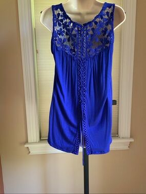 Sleeveless top with Crochet lace up back
